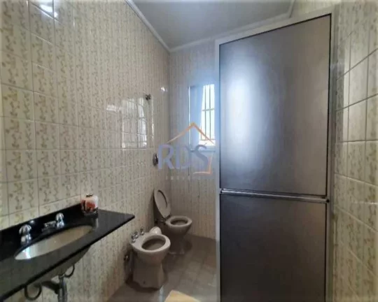 Imagem Vende um excelente sobrado de 216m² em ótima localização