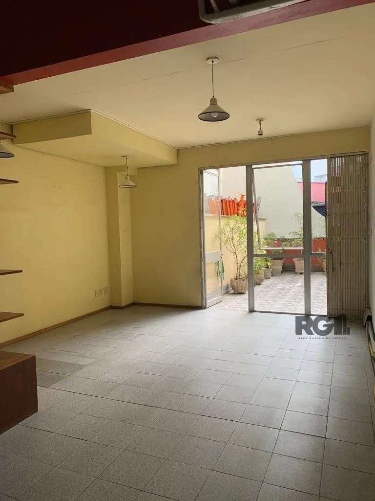 Imagem Loja comercial, disponível para venda e locação na Avenida Cristóvão Colombo