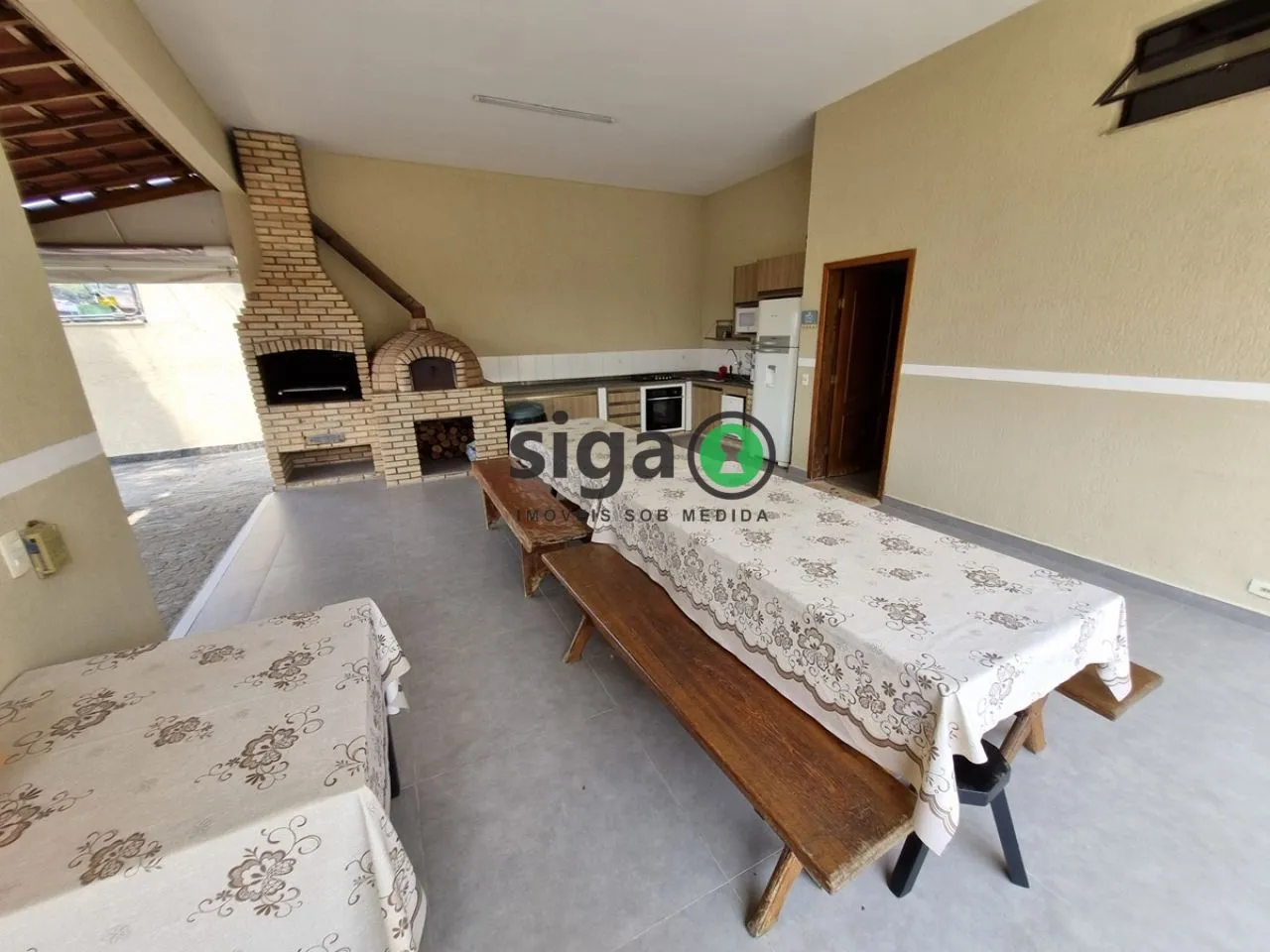 Imagem Casa a venda na Granja Viana com 4 dormitórios