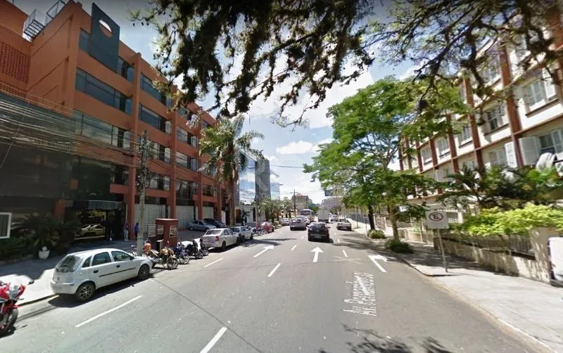 Imagem MÁFFER IMÓVEIS ALUGA CONJUNTO COMERCIAL - 187m² DE ÁREA PRIVATIVA Imóvel corporativo de alto padrão, ideal para empresas que buscam espaço amplo, funcional e com excelente logística de acesso.