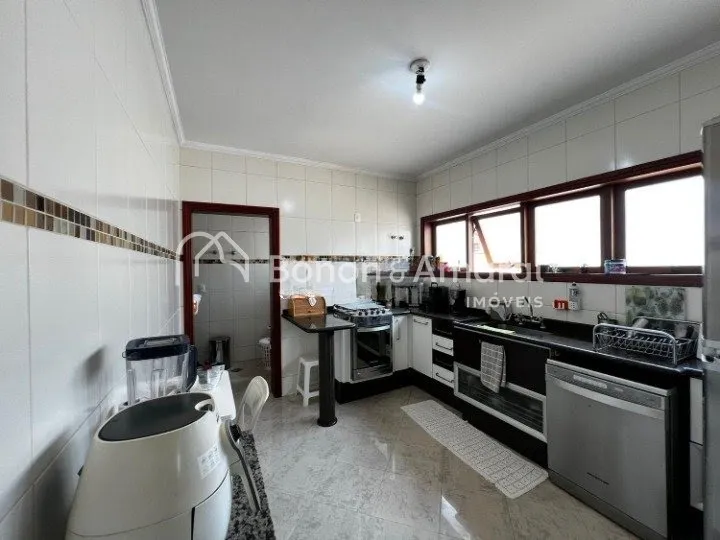 Imagem Casa com 3 Suítes à venda, 275m² - Jardim Chapadão