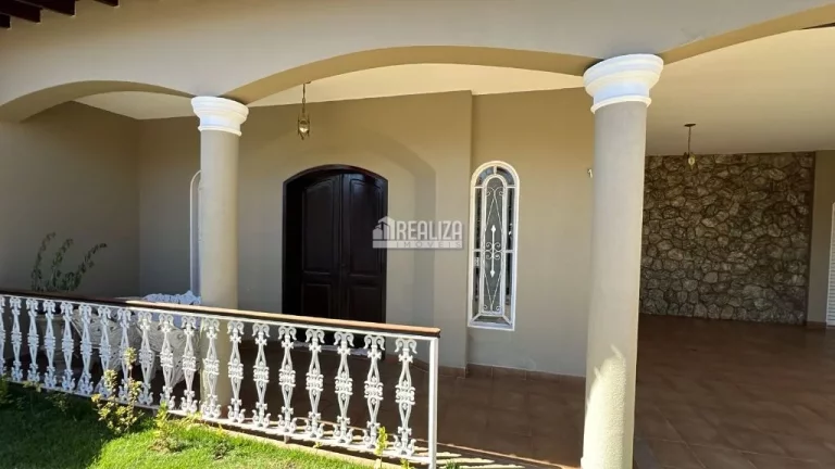 Imagem Casa à venda com 3 dormitórios no bairro Mercês, em Uberaba
