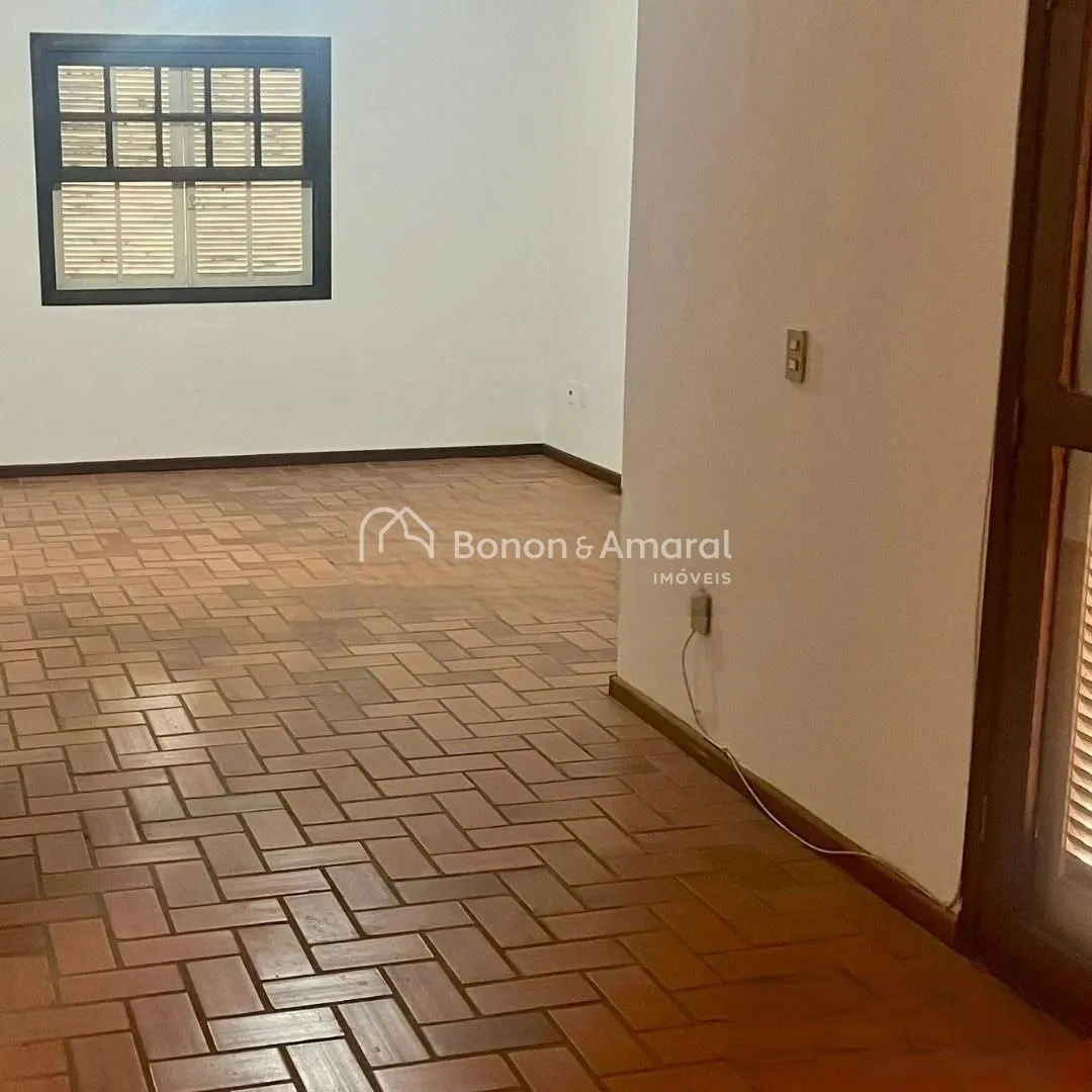 Imagem Casa à venda com 4 dormitórios, 2 suítes, 309 m² no San Conrado