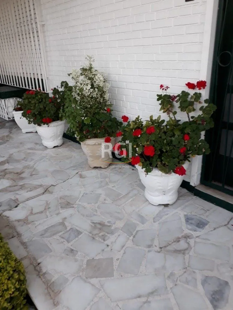 Imagem Casa para Venda - 197m², 3 dormitórios, 4 vagas - Sarandi