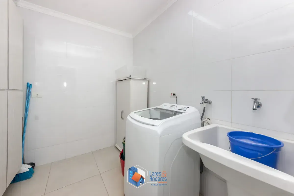 Imagem Casa para venda em Água Fria com 3 quartos, sendo 2 suítes, 219m²