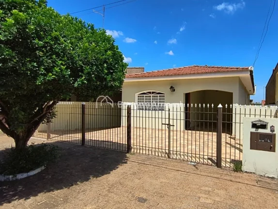 Imagem Casa espaçosa e muito bem localizada em Paulínia, de frente para uma agradável praça, proporcion...