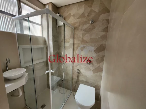 Imagem Apartamento localizado na Ponta da Praia! 2 quartos, 1 suíte, 1 sala, 3 banheiros, 1 vaga de garagem, 83,00 m² de área. R$595.000,00