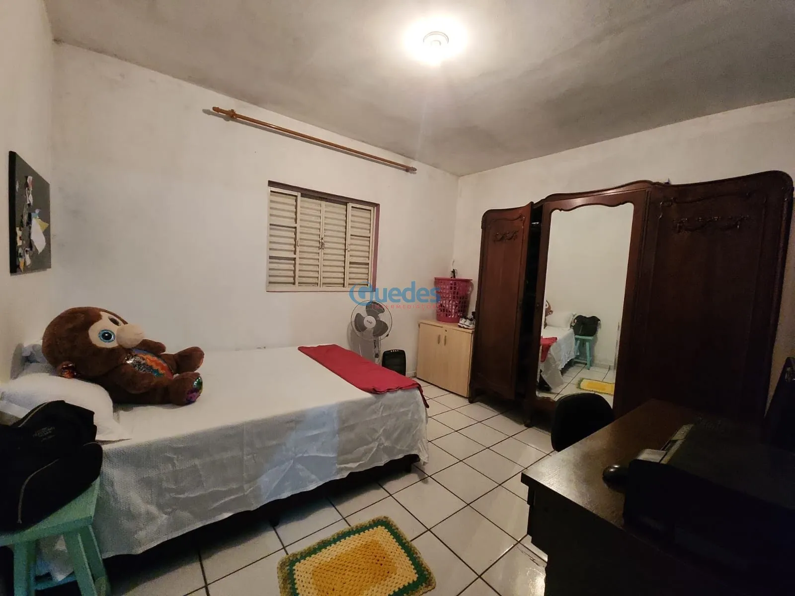 Imagem Casa em Embu das Artes, com 3 casas e 210m² por R$1.050.000 - Embu das Artes.