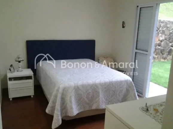 Imagem Esta casa está localizada no condomínio Colinas Ermitage, em Sousas, Campinas-SP, em um terreno de...