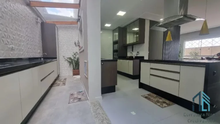 Imagem Sobrado em condomínio 03 quartos c/suíte, terraço, espaço nos fundos, no Uberaba em Curitiba PR
