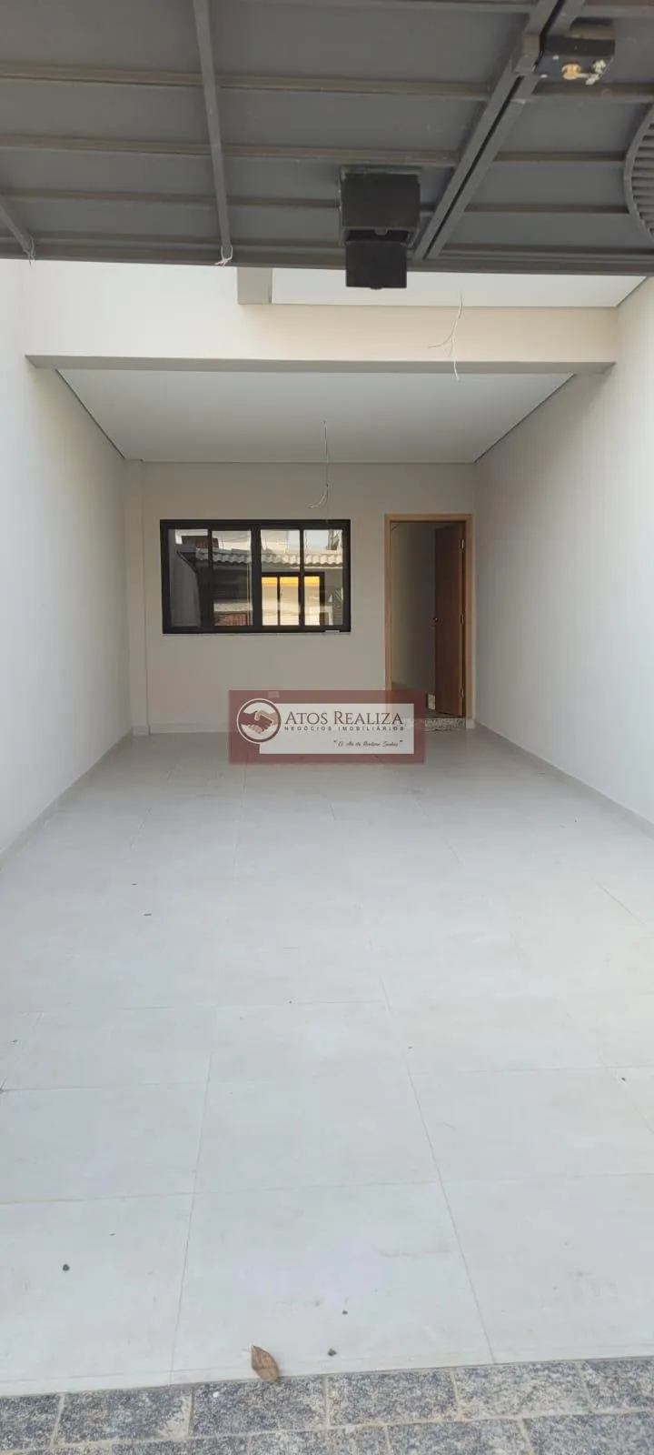 Imagem VENDO SOBRADO DE 3 DORMITÍRIOS, SENDO 3 SUÍTES, 2 VAGAS DE GARAGEM, NO BAIRRO CAMPO GRANDE - SÃO PAULO