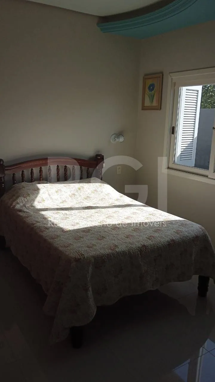 Imagem Casa para Venda - 90m², 3 dormitórios, 4 vagas - Maria Regina