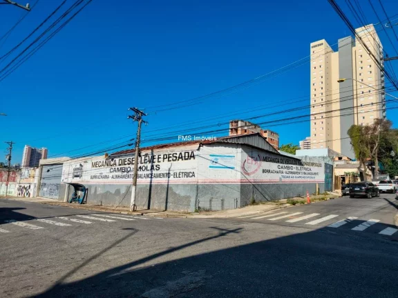 Foto do imóvel Galpão Comercial de Alto Padrão para Locação em Santo André-SP, no Bairro Campestre: 5 Banheiros, 10 Vagas, 950m² de Área.