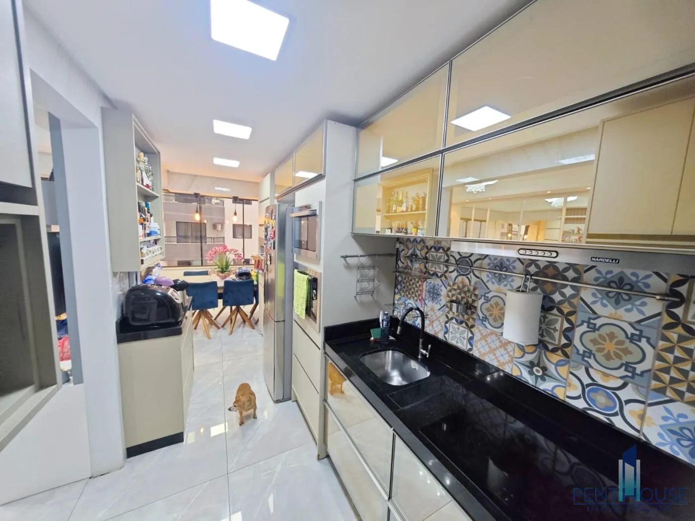 Imagem Apartamento Zona Central para Venda em Balneário Camboriú, CENTRO, 2 dormitórios, 1 suíte, 2 banheiros, 1 vaga