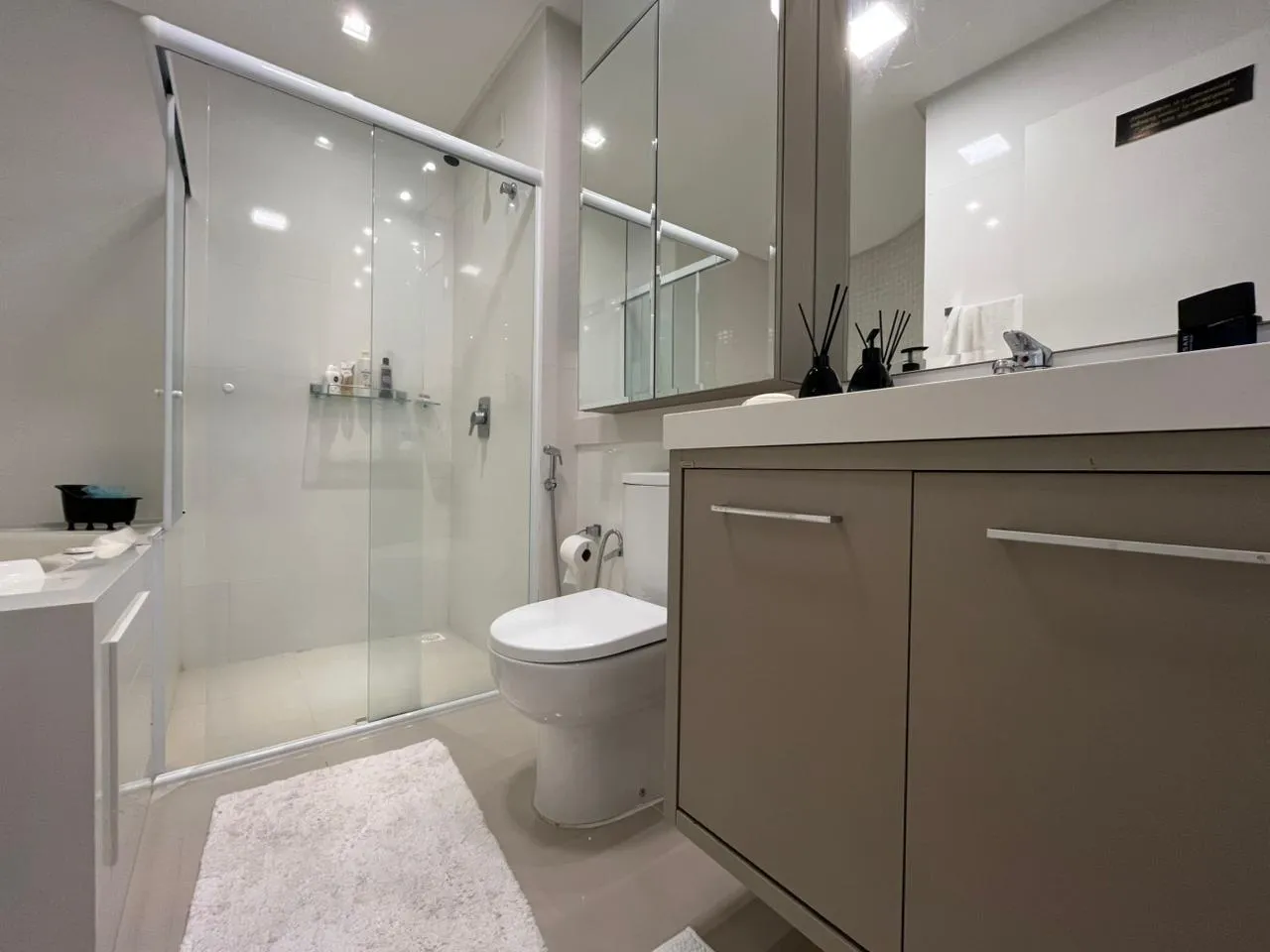 Imagem Apartamento com vista para o mar à venda com 229m2 por R$ 5.900.000,00
