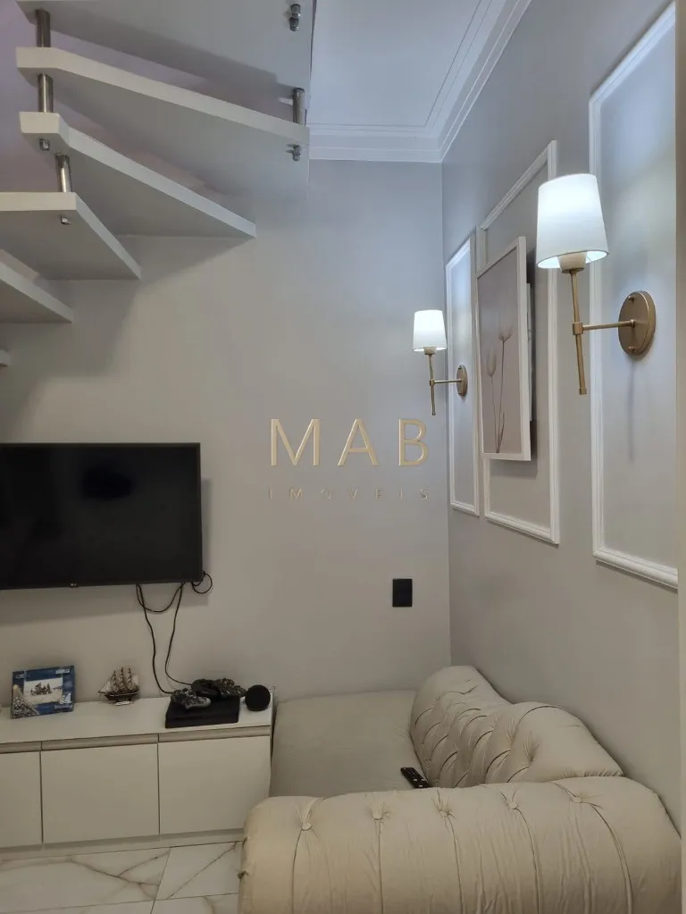 Imagem TRIPLEX FRENTE MAR NA PRAIA DOS INGLESES | FLORIANÓPOLIS Existem imóveis bonitos? E existem imóveis que despertam desejo no primeiro olhar.