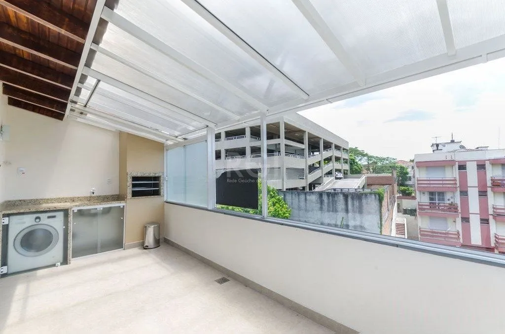 Imagem Cobertura semi mobiliada com 2 dormitórios, terraço com churrasqueira e 1 vaga de garagem no bairro Santo Antonio