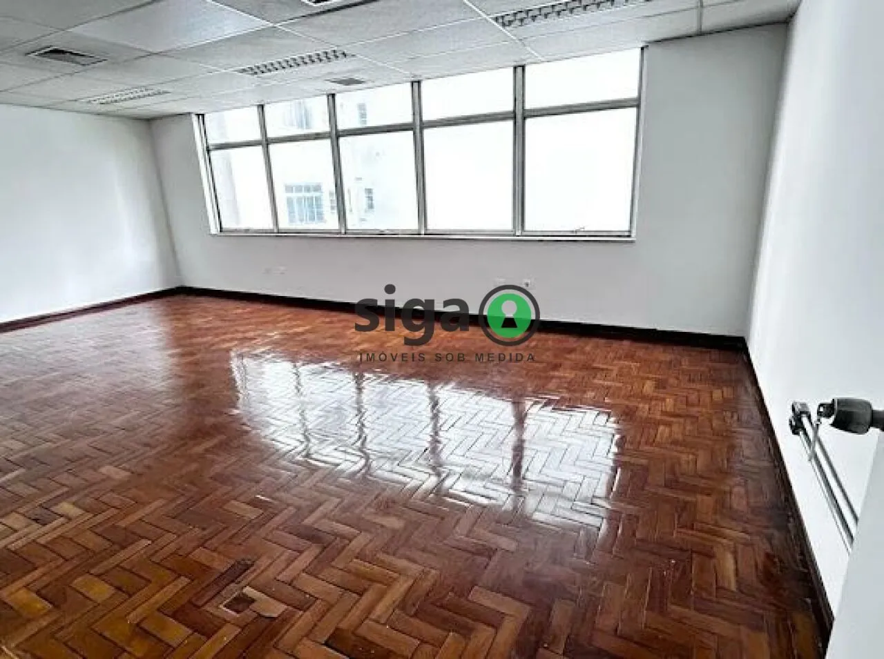 Imagem Sala comercial com 328m² em vão livre, 6 vagas na Consolação para Locação