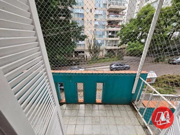 Imagem Apartamento 3 dormitórios (1 suíte). Dependência com wc auxiliar e sacada.