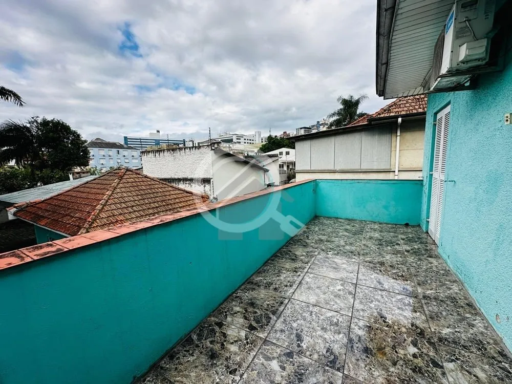 Imagem Casa, 2 pisos, no bairro Floresta, com 4 dormitórios, sala ampla, cozinha, 3 banheiros, lavabo. Vag...