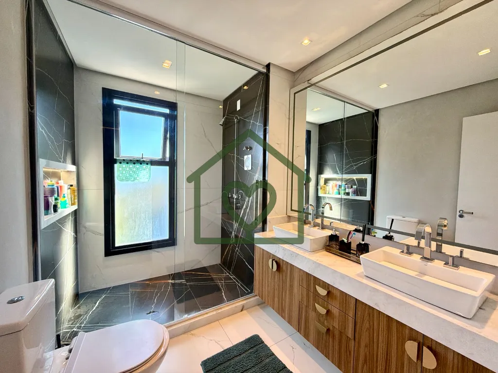 Imagem Casa de Luxo à Venda 
 
Se você procura por conforto, segurança e sofisticação, esta é a casa ...