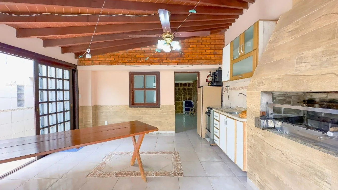 Imagem Casa de 3 dormitórios à venda no Bairro Azenha, Porto Alegre.