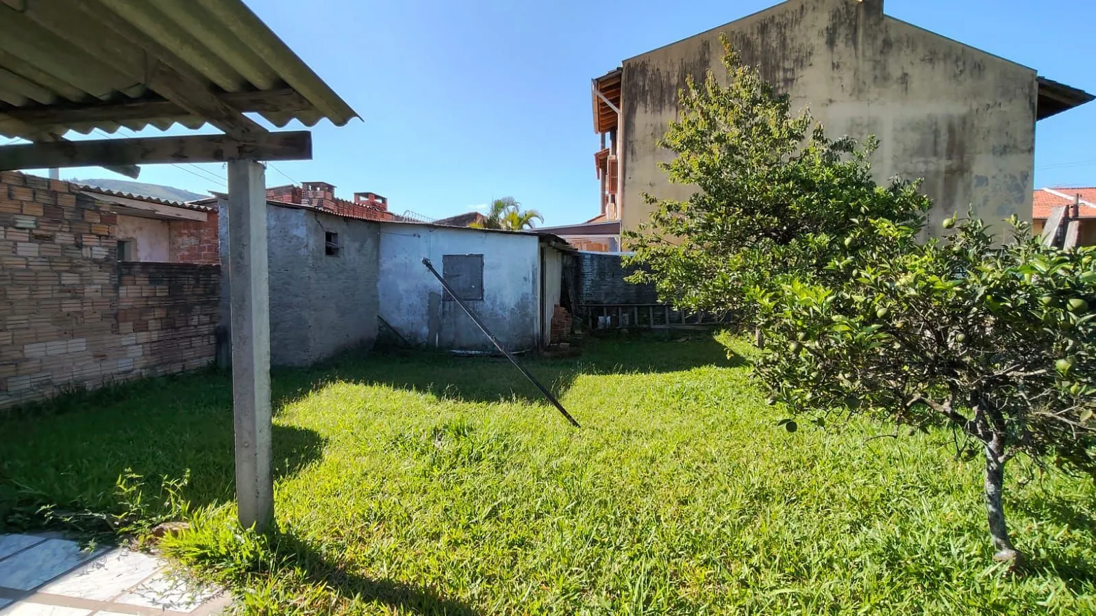 Imagem Casa com Terreno Grande com ótima Localização