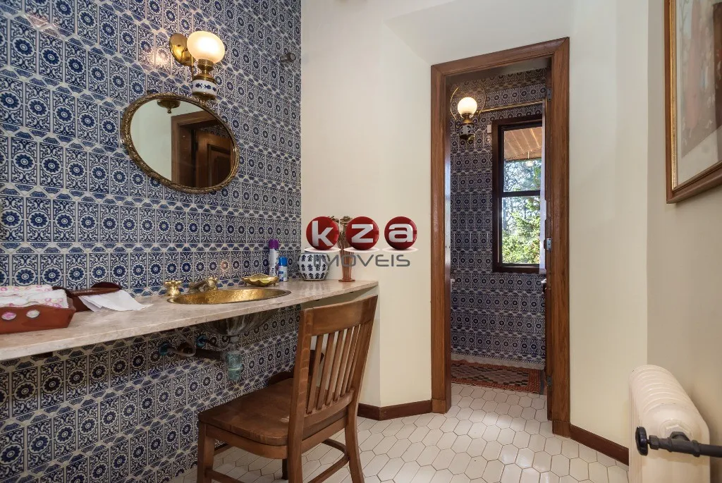 Imagem Imóvel de luxo à venda em Campos do Jordão-SP: Casa com 6 quartos, 4 suítes, 3 salas e 8 banheiros no bairro Toriba