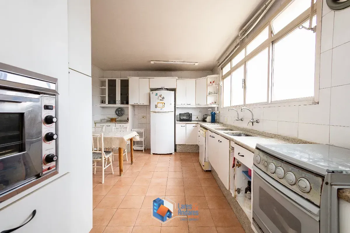 Imagem Sobrado para venda em Vila Madalena com 5 quartos, sendo 2 suítes, 256m²