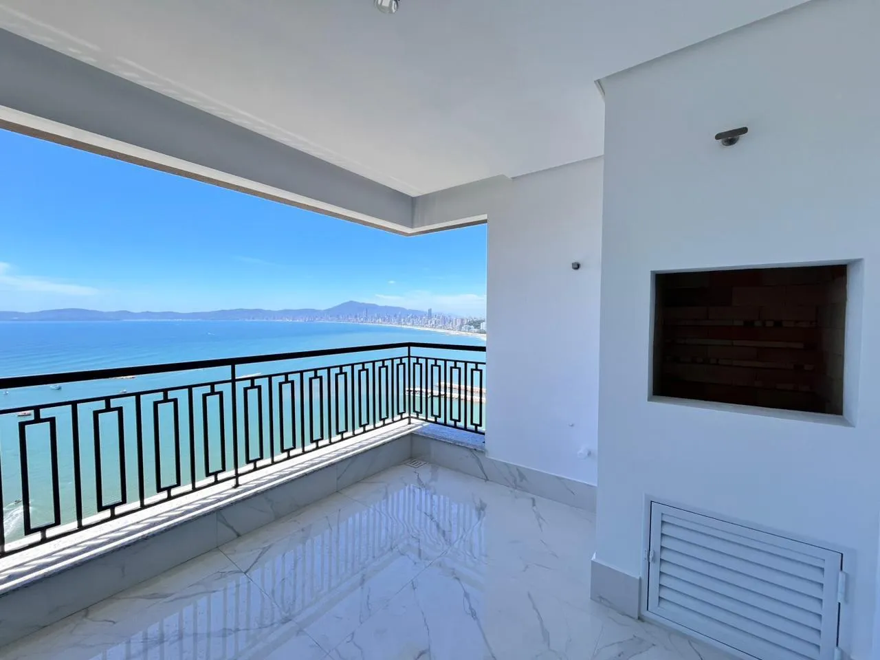 Imagem Apartamento com vista para o mar à venda com 190m2 por R$ 4.048.000,00