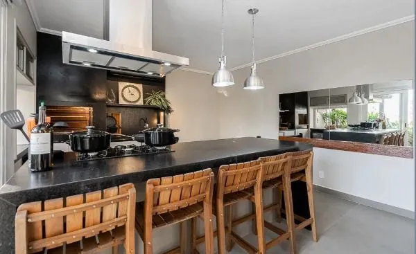 Imagem Vende-se cobertura com 2 dormitórios, sendo 1 suíte no bairro Auxiliadora
