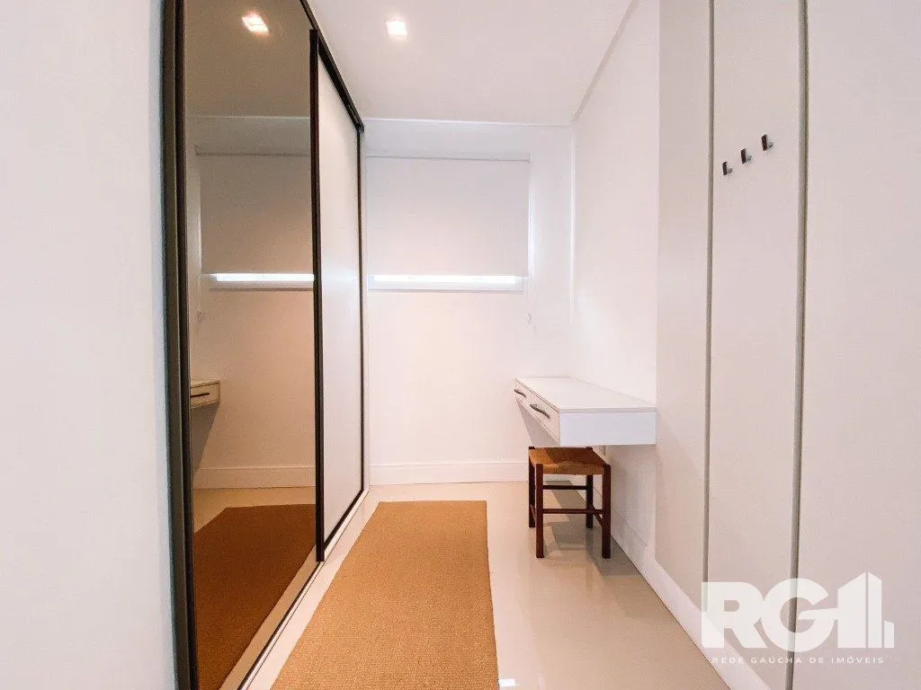 Imagem Belíssimo Sobrado com 5 Suítes em Xangri-lá.