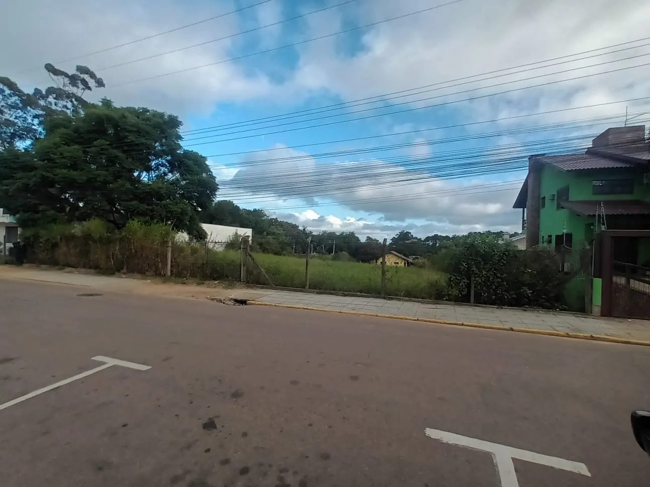 Imagem Terreno com 1.620m² (27x60) no Centro de Viamão