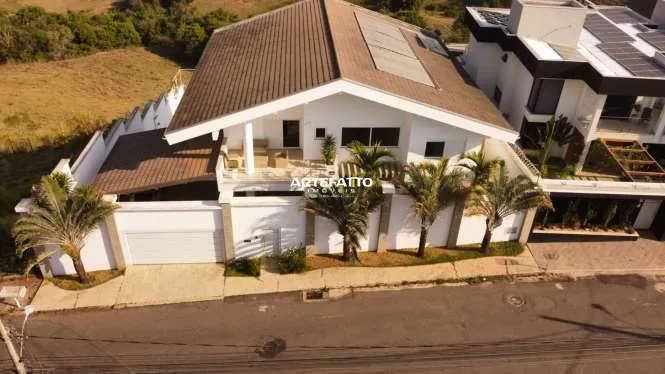 Casa com 5 dormitórios no bairro Vale Verde em Varginha/MG