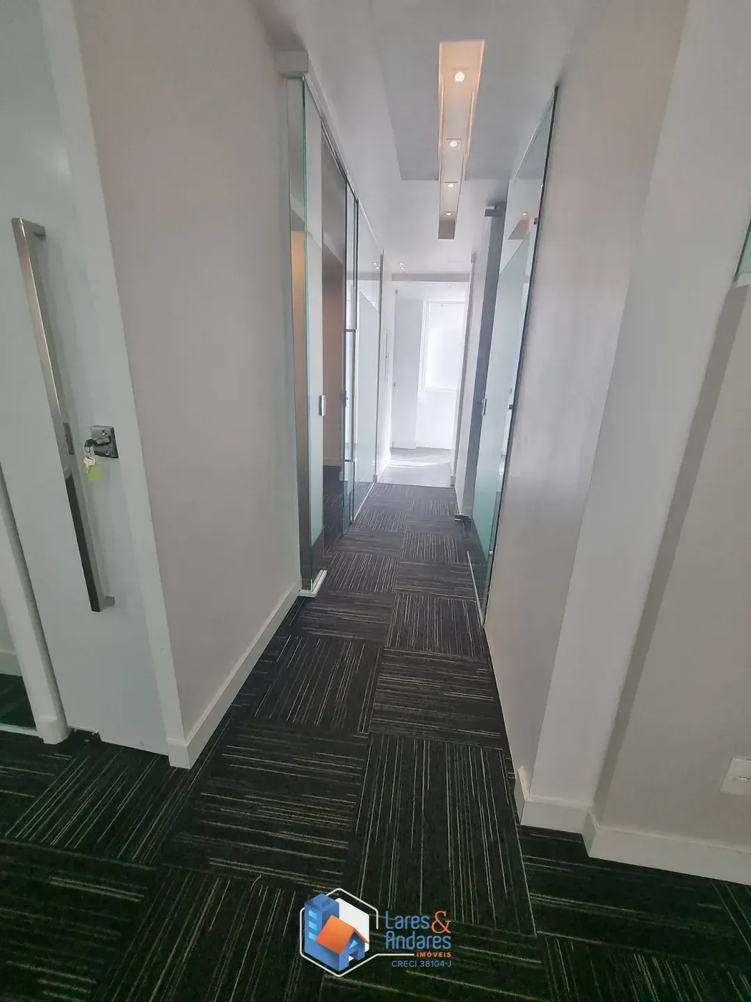 Imagem Conjunto comercial para venda em Cerqueira César, 108m²
