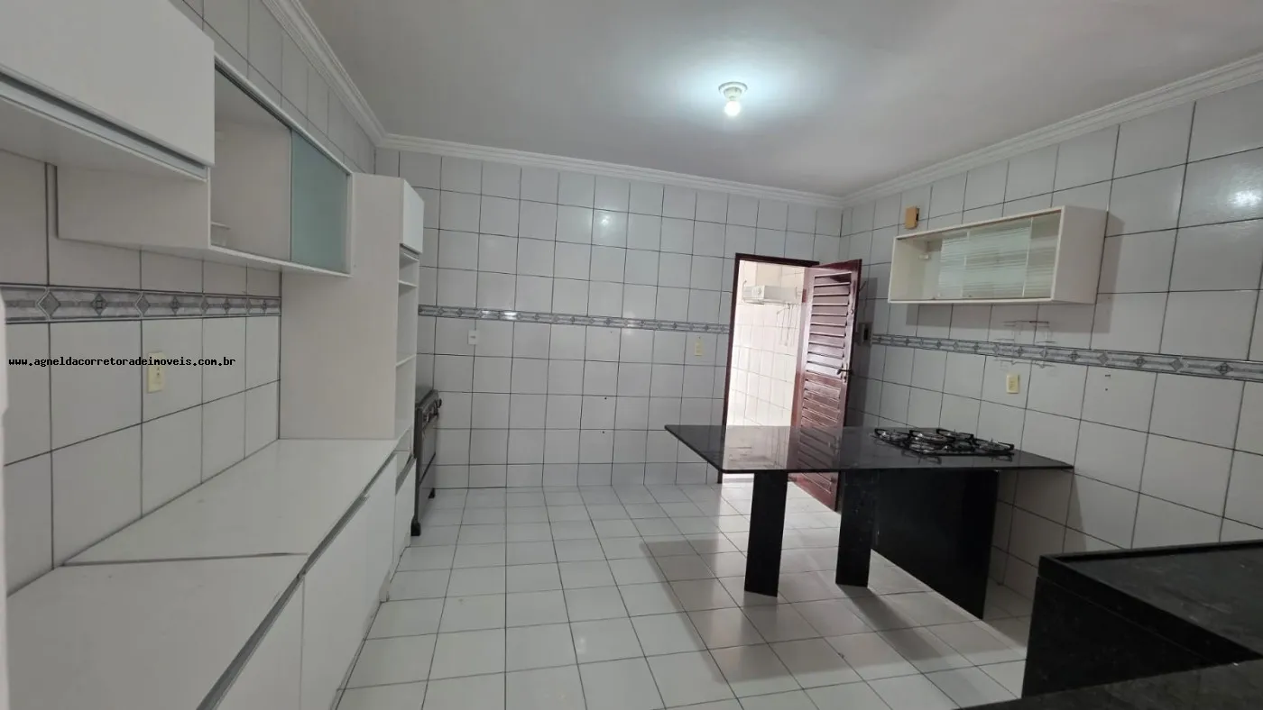 Imagem Casa para Venda em Parnamirim, Emaús, 3 dormitórios, 1 suíte, 2 banheiros, 2 vagas