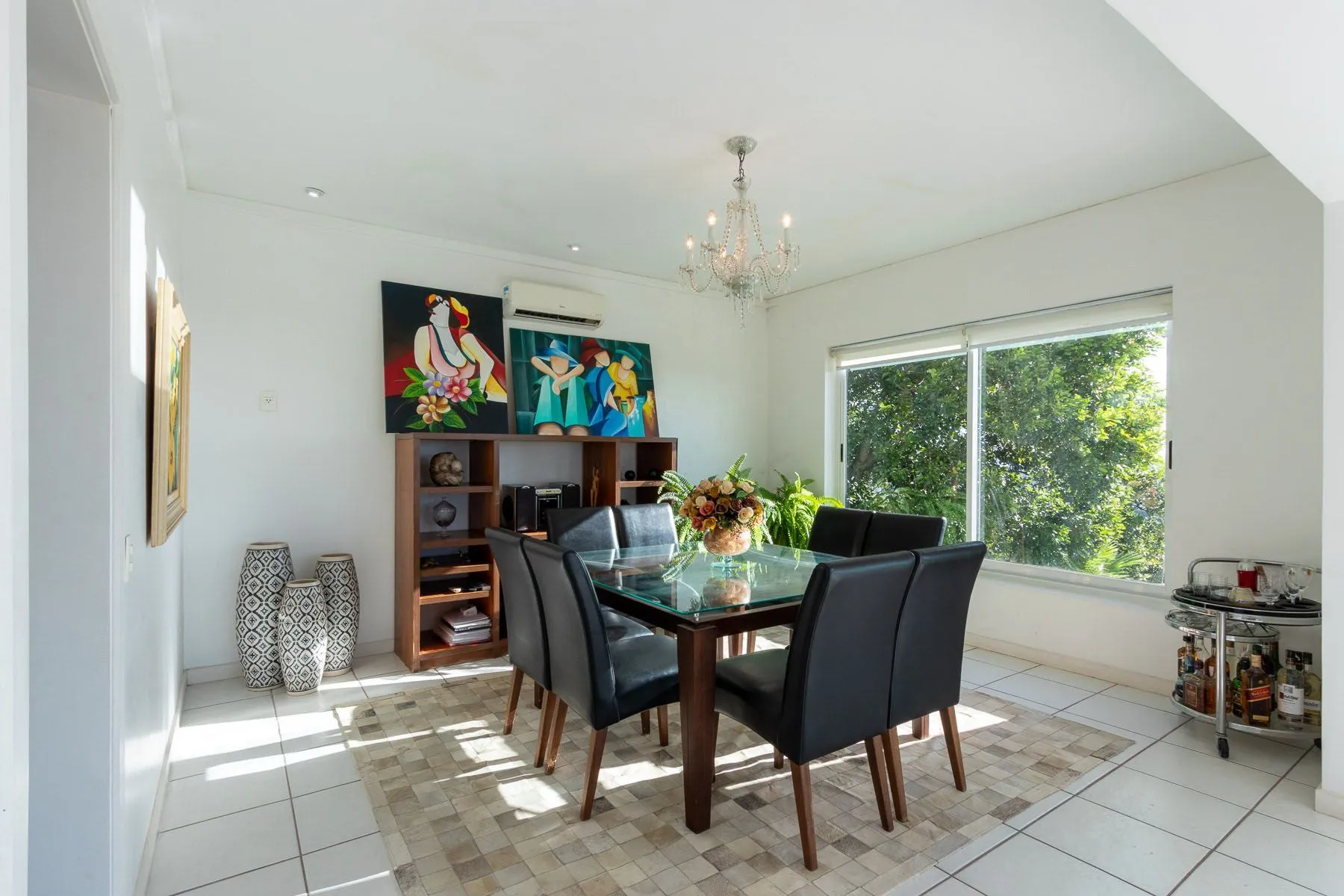 Imagem Casa para Venda - 470m², 3 dormitórios, sendo 1 suites, 6 vagas - Nonoai