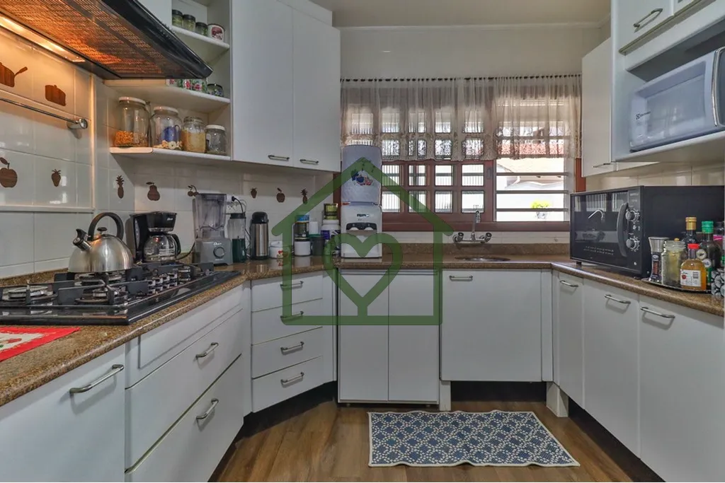Imagem Casa de 325m2 de área privativa em terreno de 350m2 no bairro Jardim Lindóia, distribuída em dois...