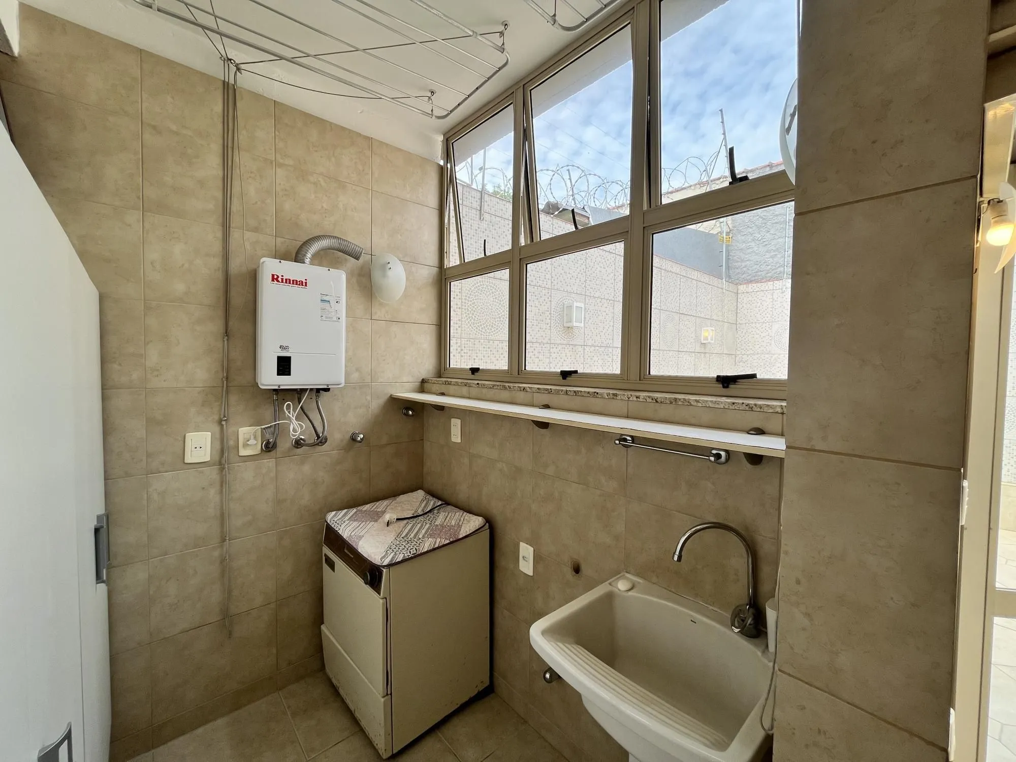Imagem Casa para Venda - 160m², 3 dormitórios, sendo 1 suites, Jardim Botânico