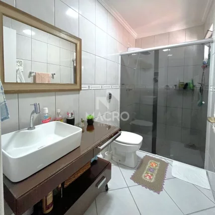 Imagem Sobrado com Piscina | Jaraguá Esquerdo | 3 quartos (1 suíte) | 170m²