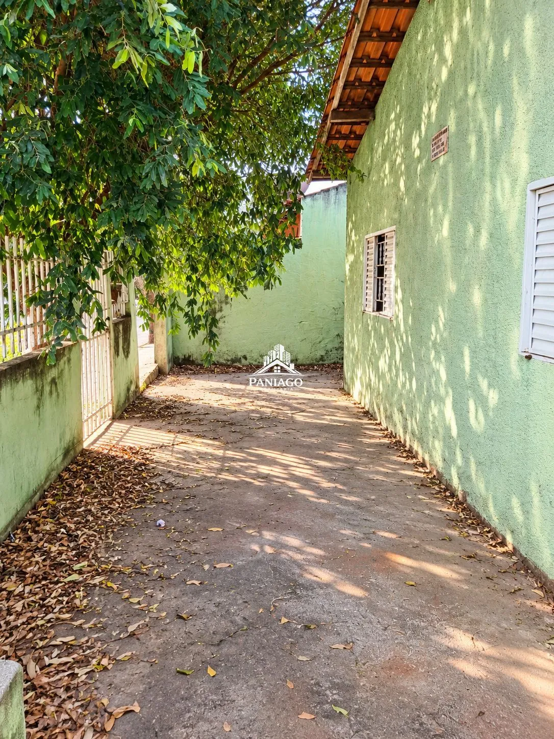 Imagem Casa Quintal, Espaço Externo, Localizada no Bairro Areão, Próxima à Região Centr
