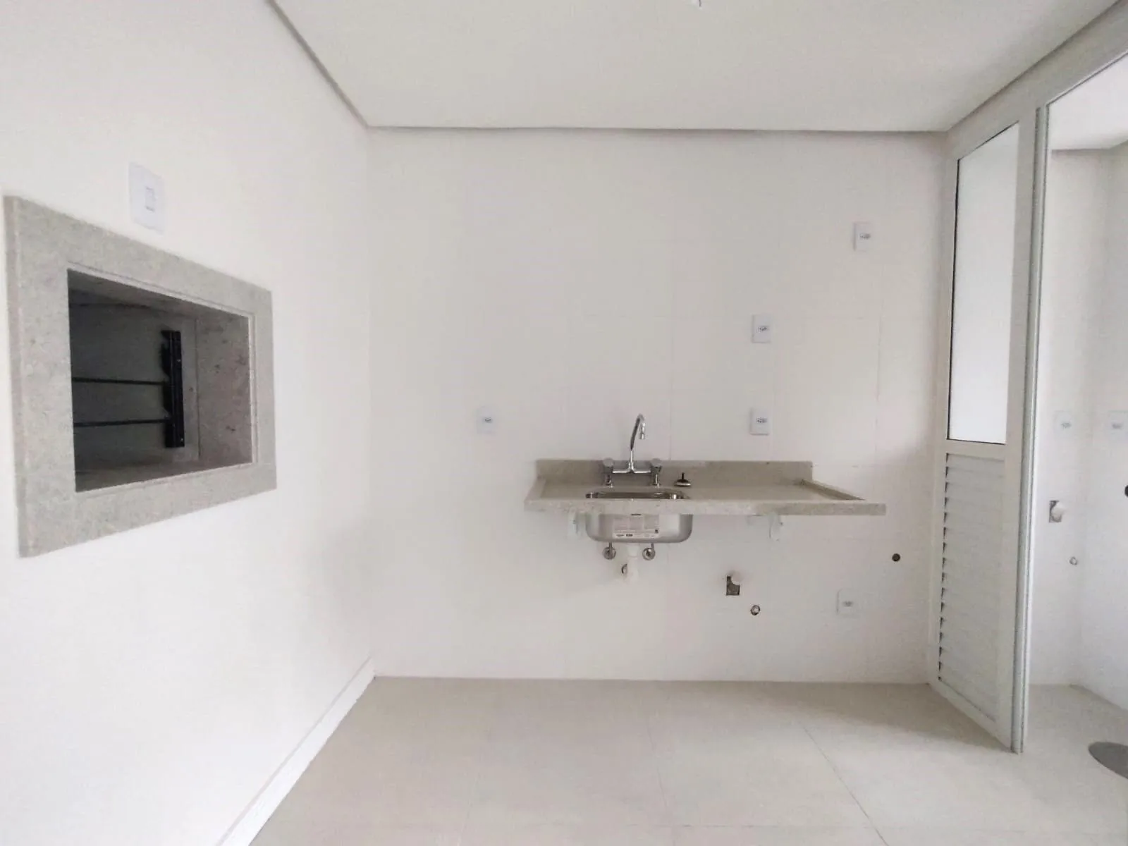 Imagem APARTAMENTO 1 DORMITÓRIO COM SUÍTE, COZINHA AMERICANA, LAVABO E AMPLO LIVING NO BOM FIM!