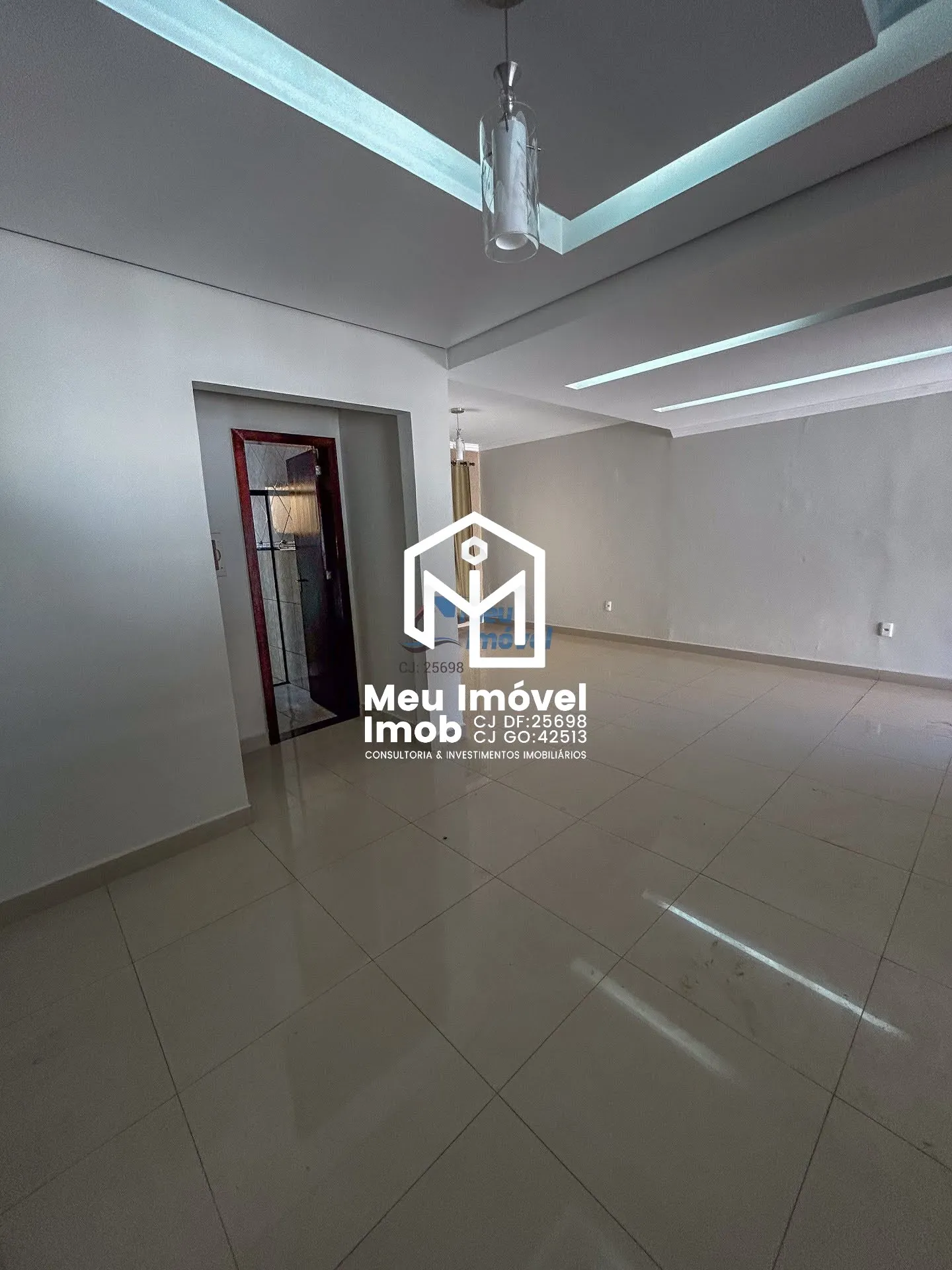 Imagem Casa 4 Quartos 3 Suítes 4 Vagas 360m² Despensa Vicente Pires