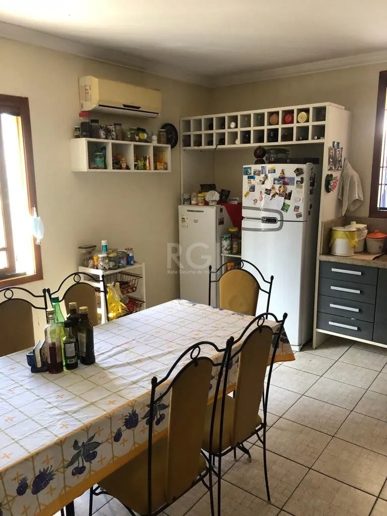 Imagem Casa para Venda - 225.91m², 4 dormitórios, sendo 2 suites, 1 vaga - Nonoai