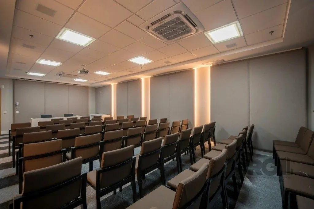 Imagem Conjunto/Sala para Venda - 35m², 0 dormitórios, 1 vaga - Petrópolis
