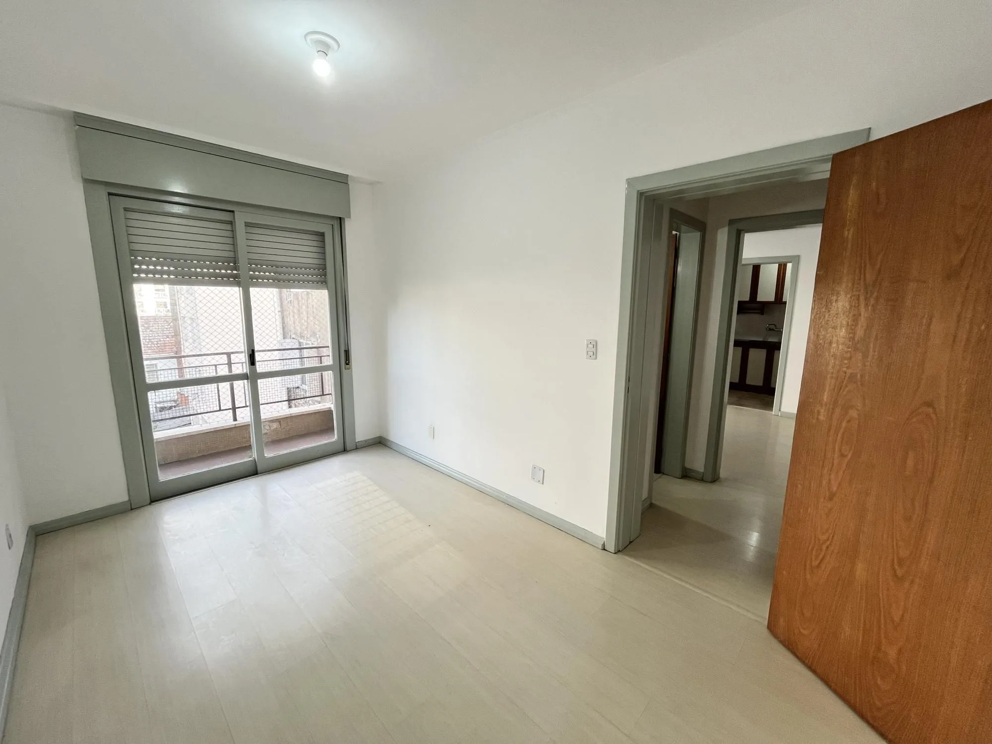 Imagem Apartamento de 1 quarto, 2 sacadas e 1 vaga de garagem no bairro Farroupilha POA
