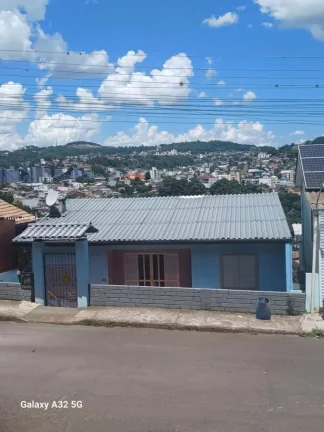 Imagem Casa para Venda em Concórdia, Industriários, 5 dormitórios, 2 banheiros, 1 vaga