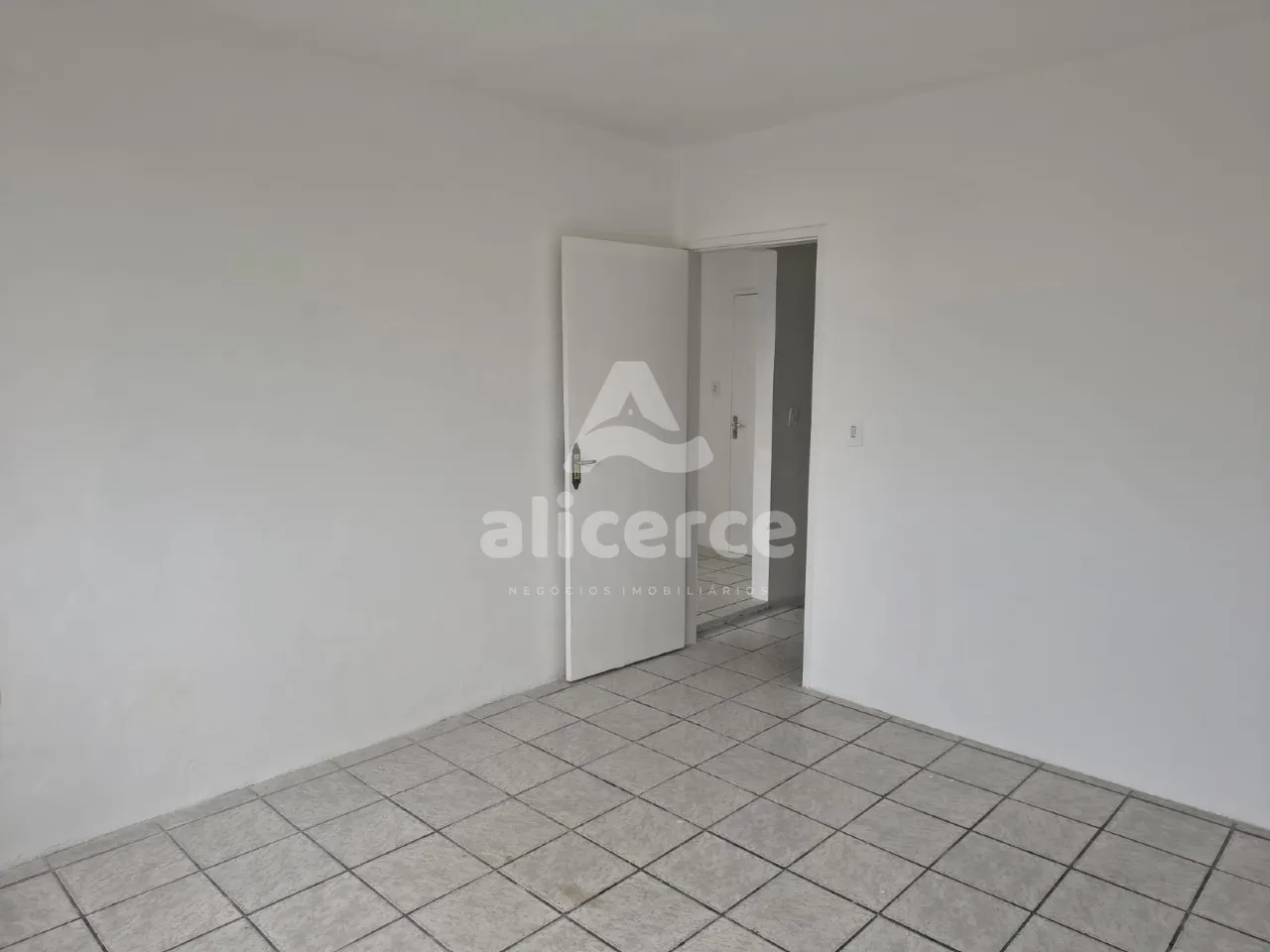 Imagem Apartamento à Venda em Areias - São José | Excelente Localização e Ótimo Custo-Benefício**