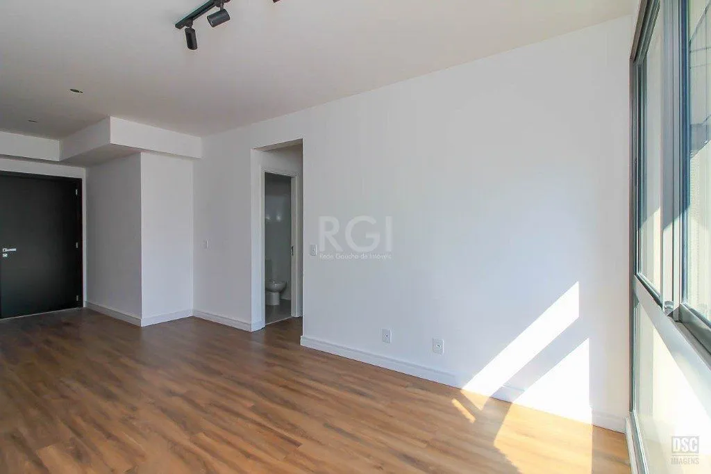 Imagem Semi mobiliado 2 quartos (1 suíte) e 1 vaga. Infra completa e ótima localização