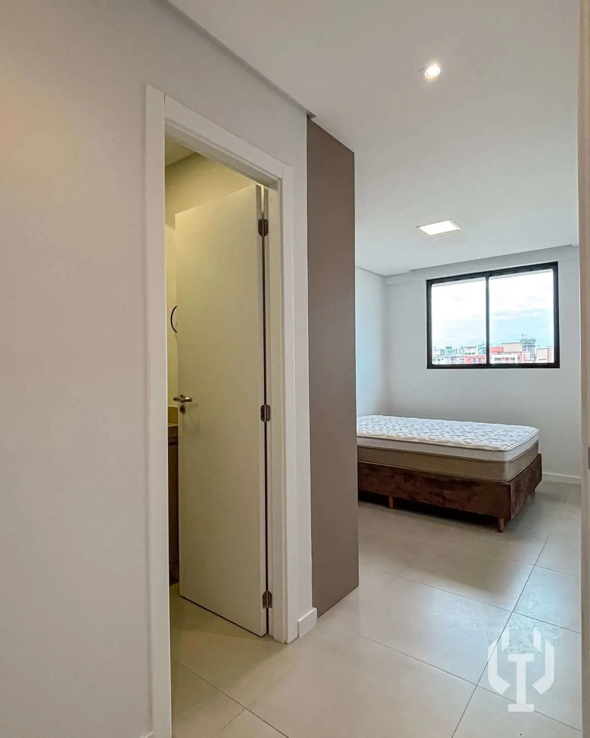 Imagem Apartamento semimobiliado com 2 suítes em Itapema